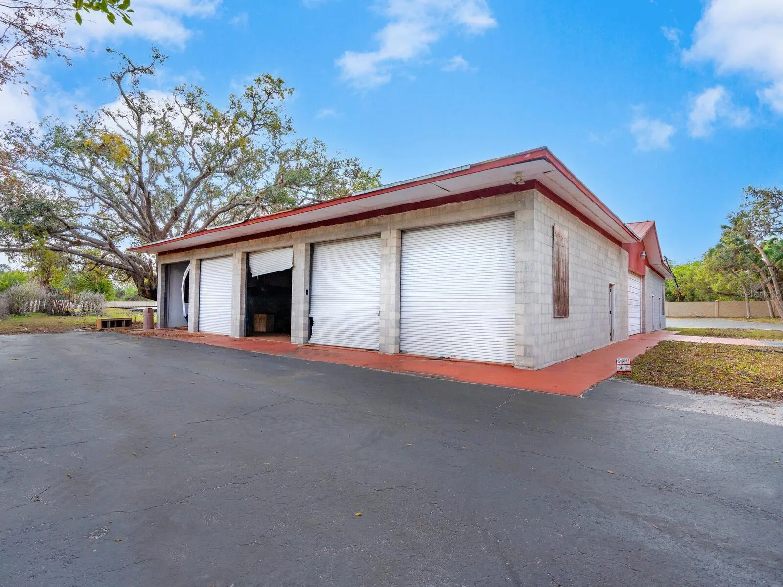600 N JACKSON RD