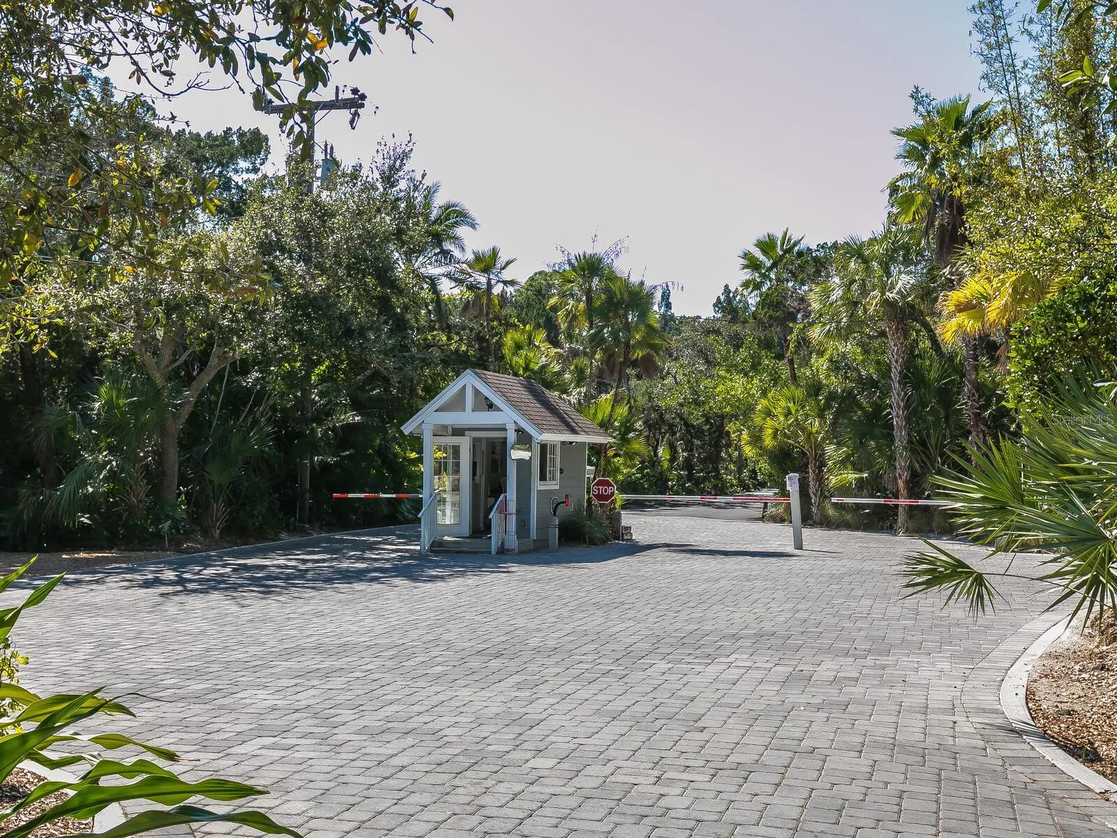 8250 SANDERLING RD
