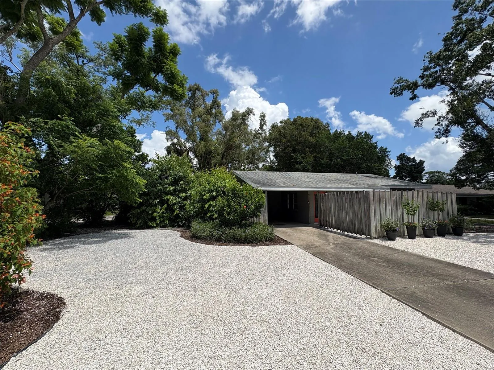 2303 BOUGAINVILLEA ST
