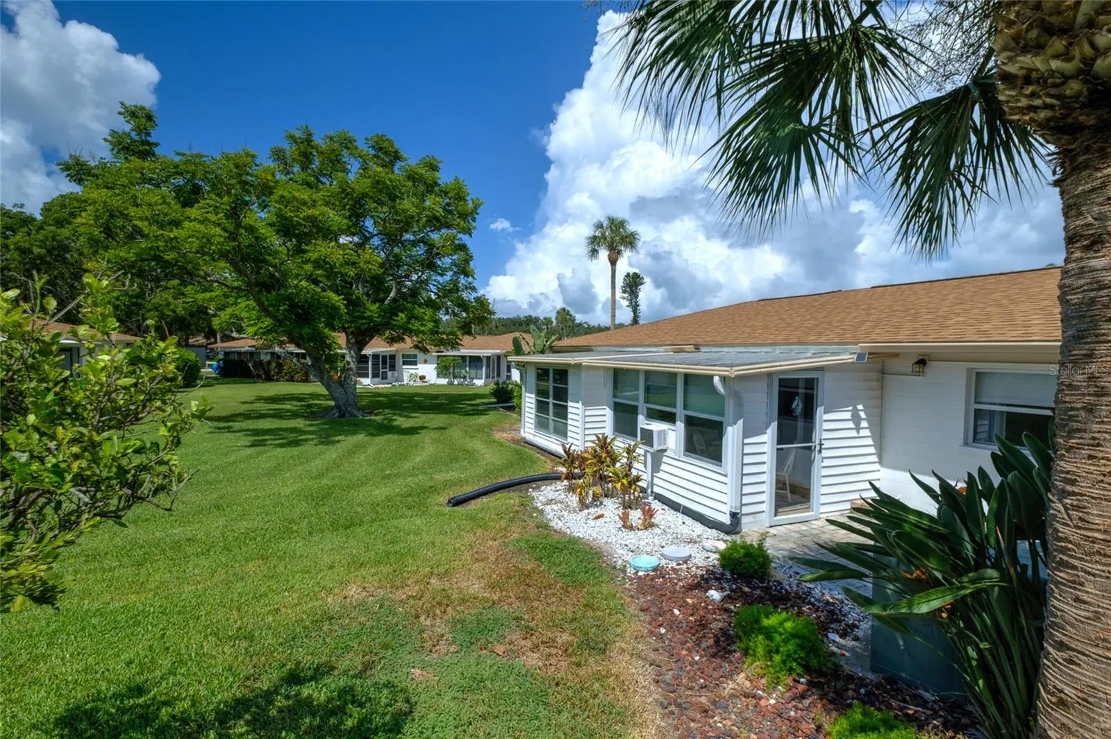 5055 LIVE OAK CIR