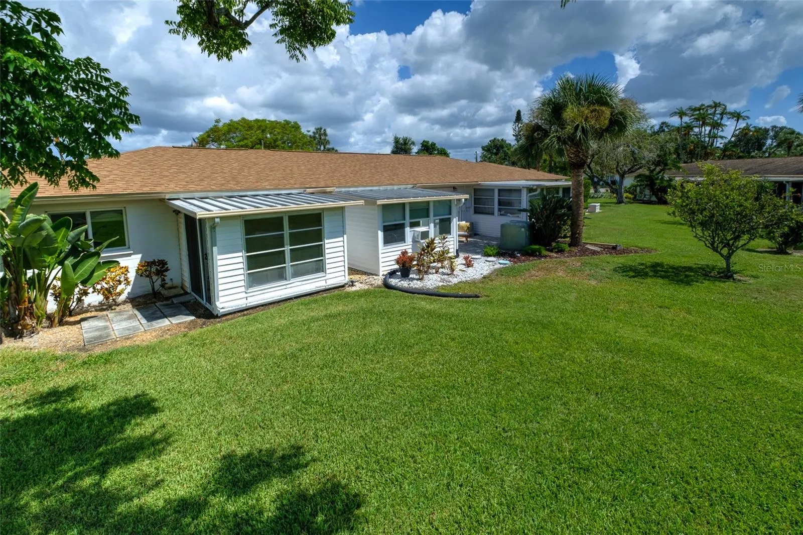 5055 LIVE OAK CIR