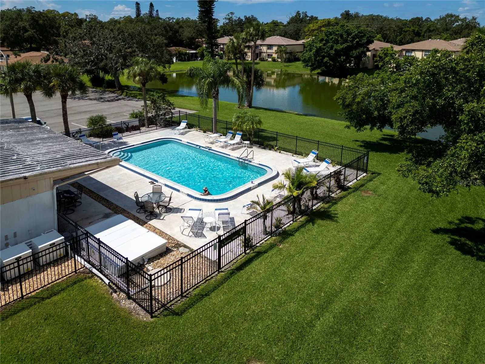 5055 LIVE OAK CIR
