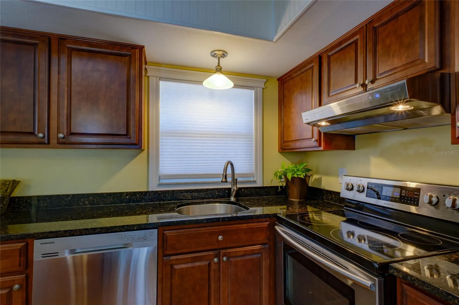 5055 LIVE OAK CIR