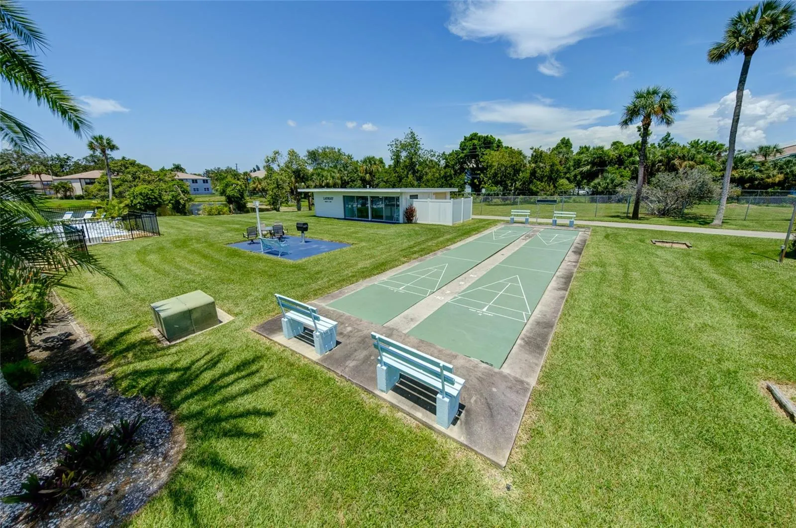 5055 LIVE OAK CIR