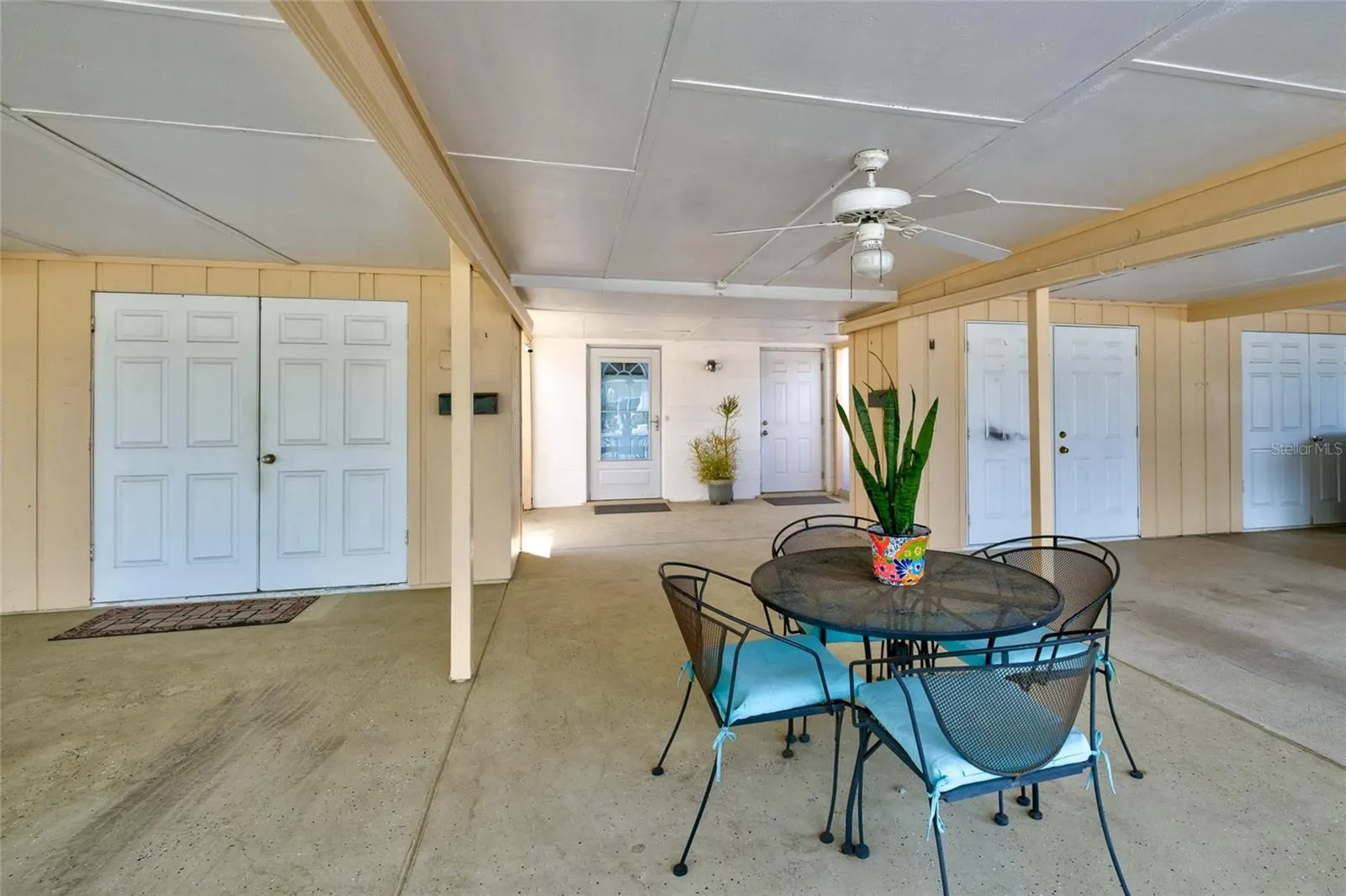 5055 LIVE OAK CIR