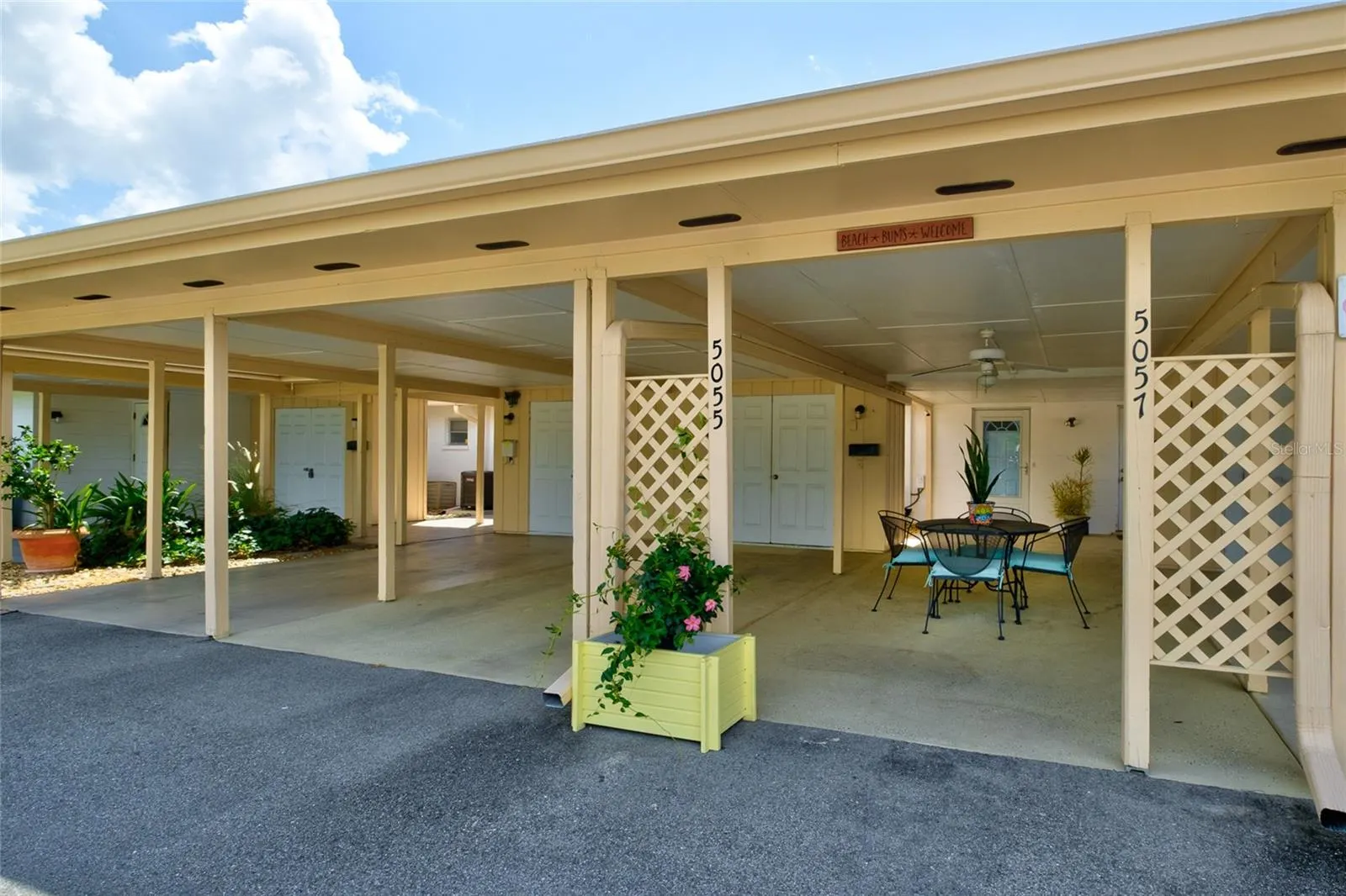 5055 LIVE OAK CIR
