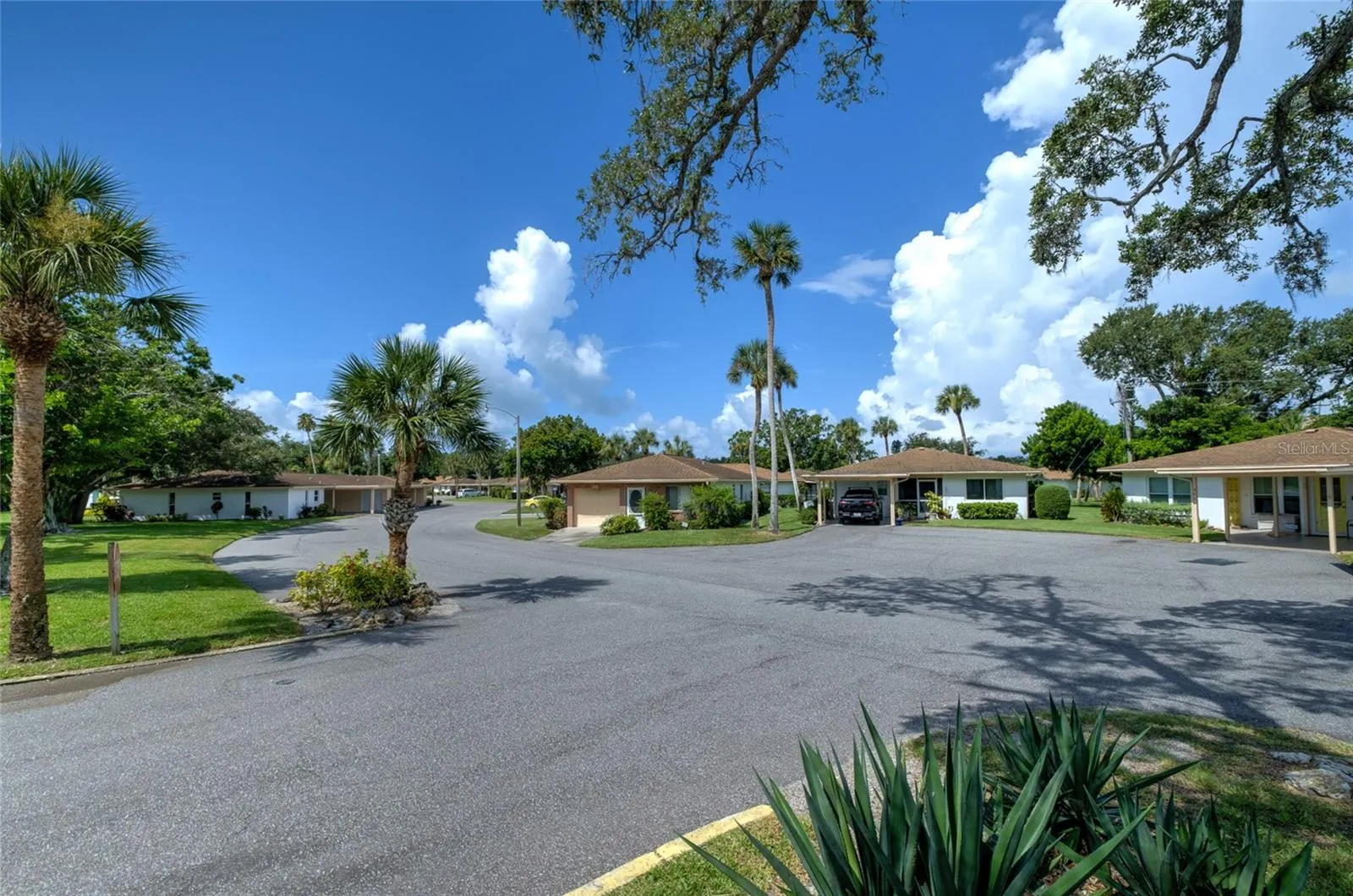 5055 LIVE OAK CIR
