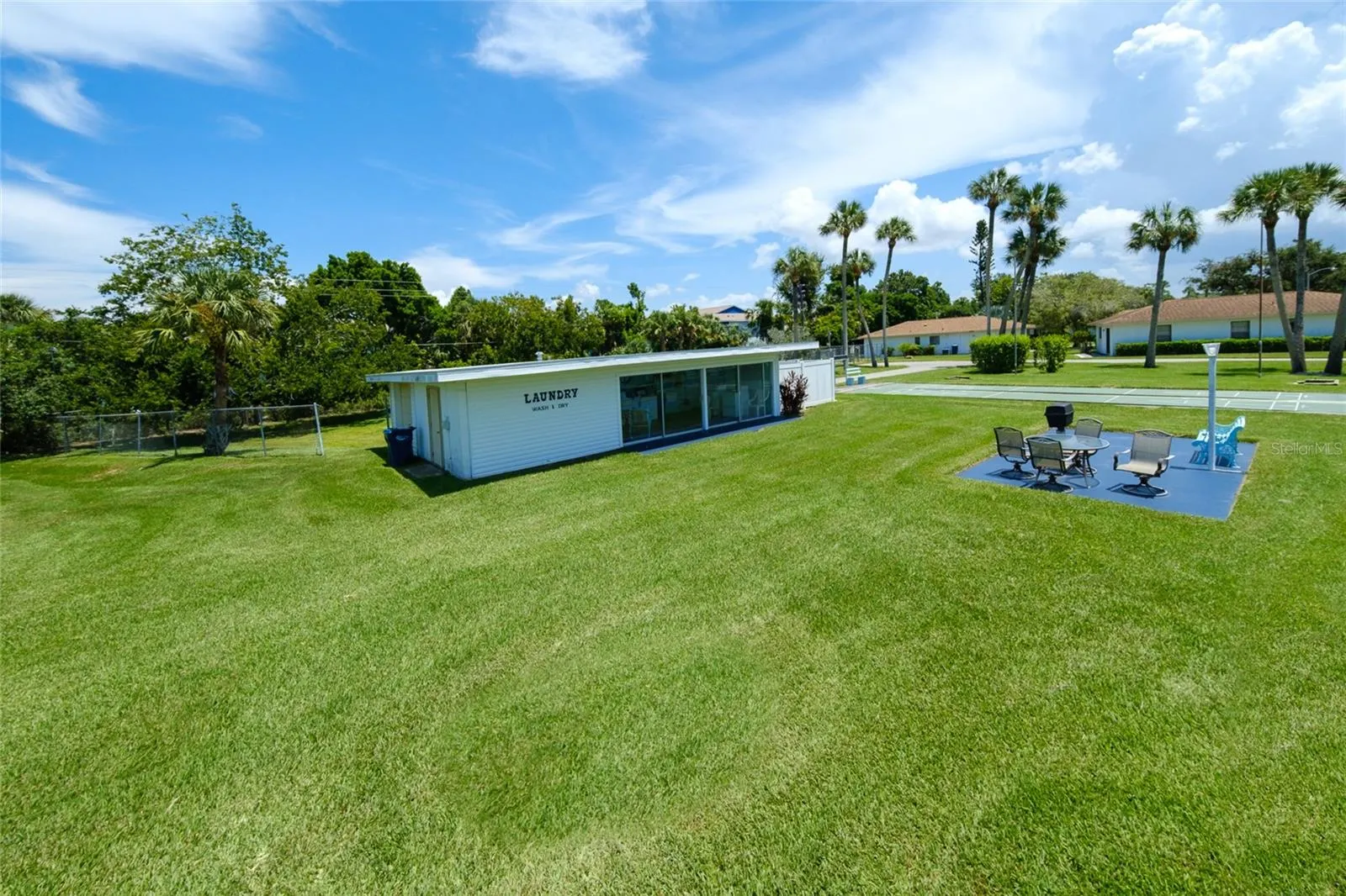 5055 LIVE OAK CIR