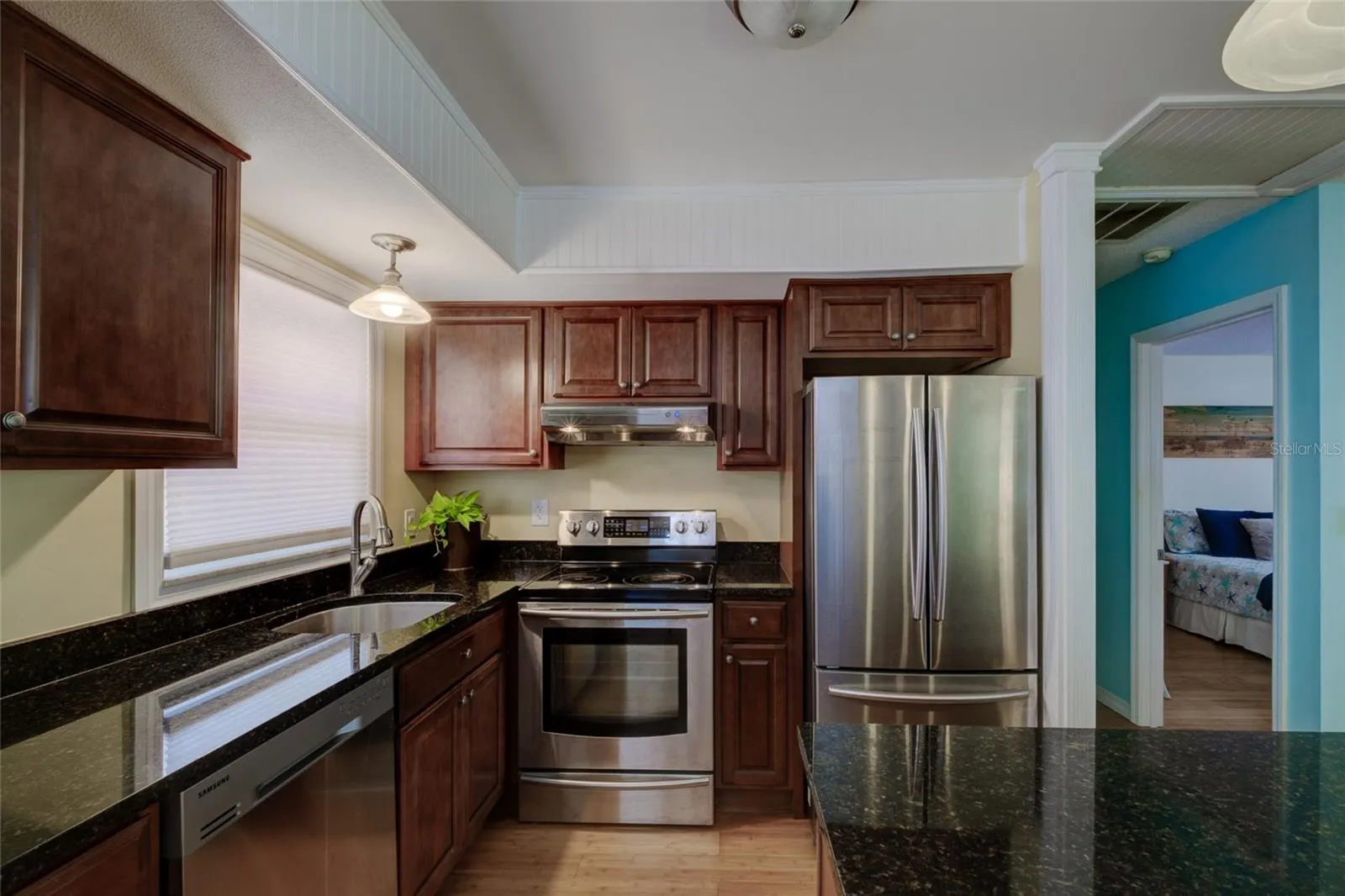 5055 LIVE OAK CIR