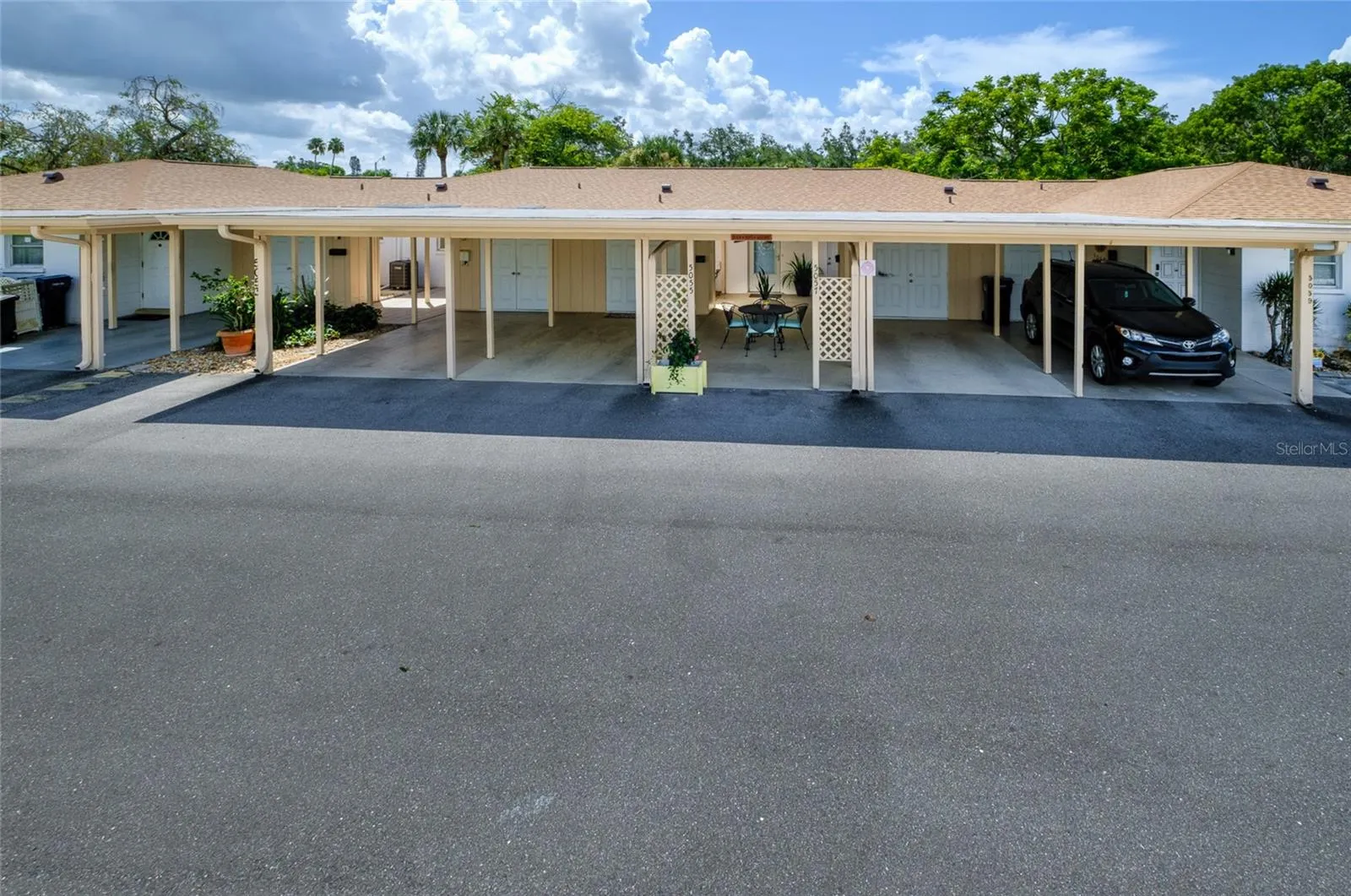 5055 LIVE OAK CIR