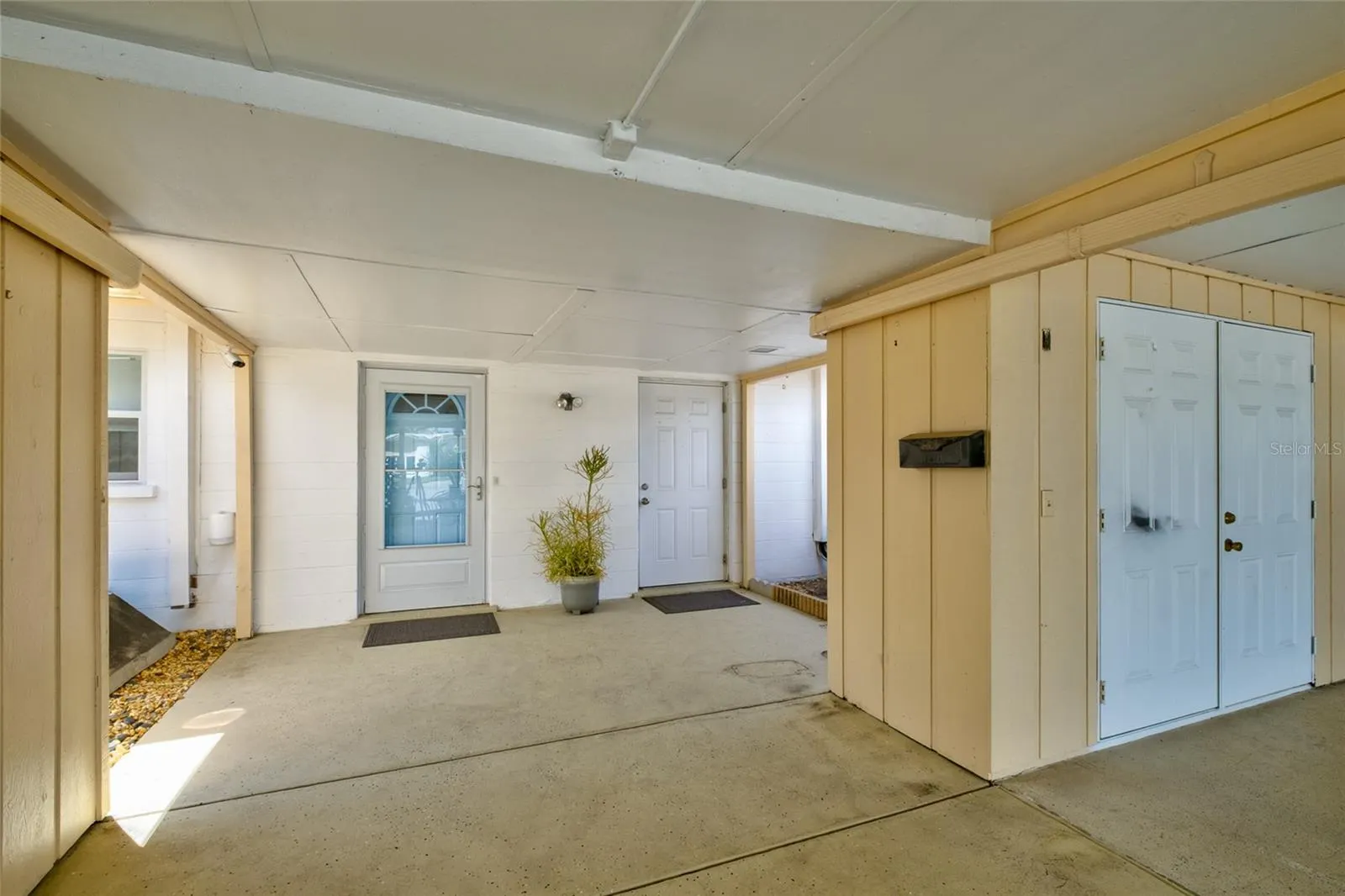 5055 LIVE OAK CIR
