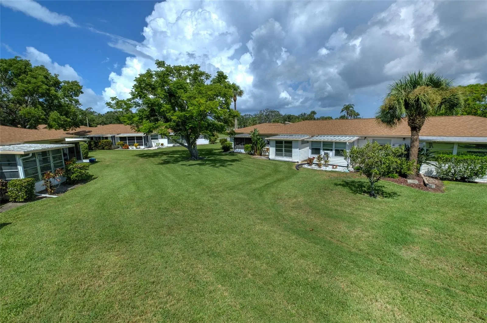 5055 LIVE OAK CIR