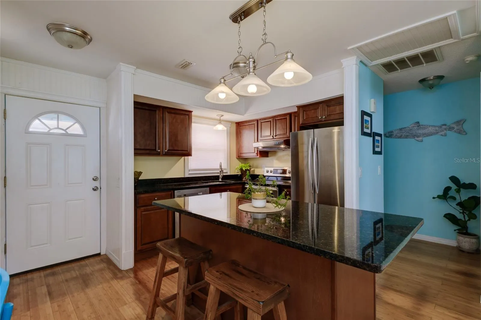 5055 LIVE OAK CIR