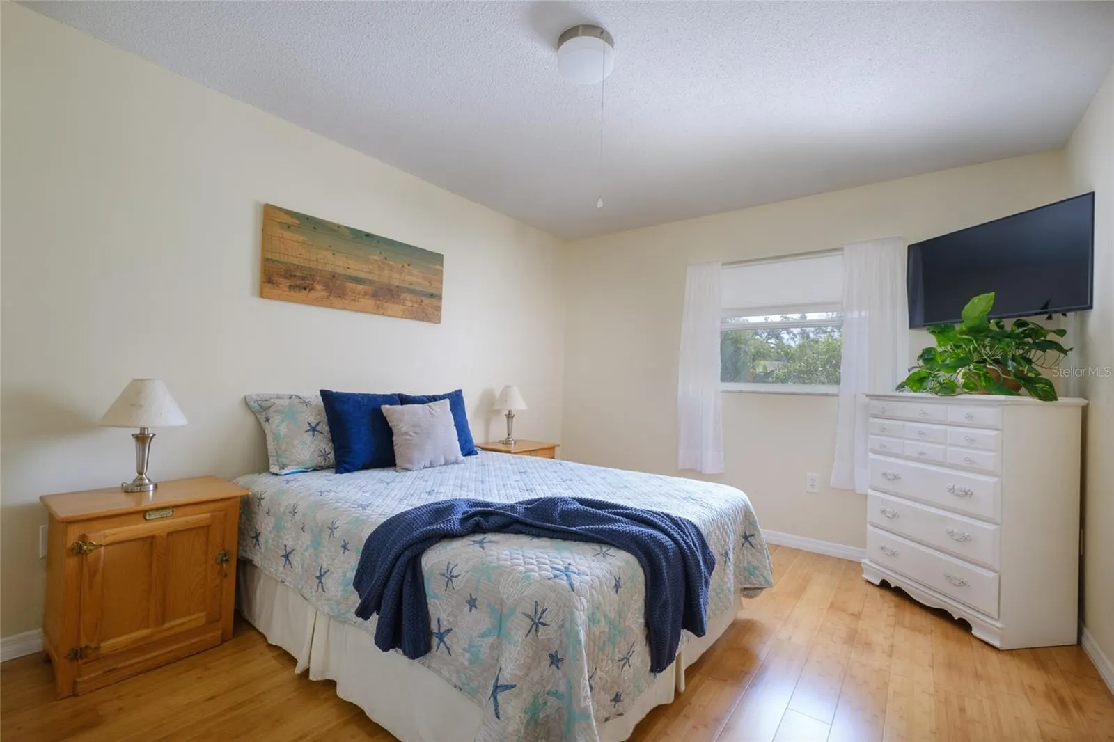 5055 LIVE OAK CIR
