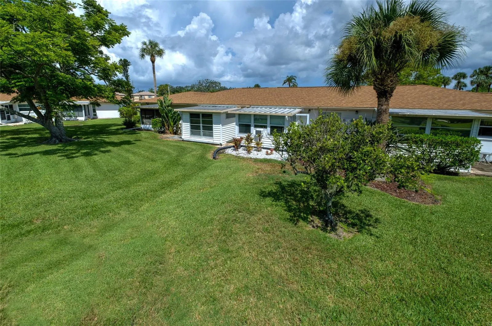 5055 LIVE OAK CIR