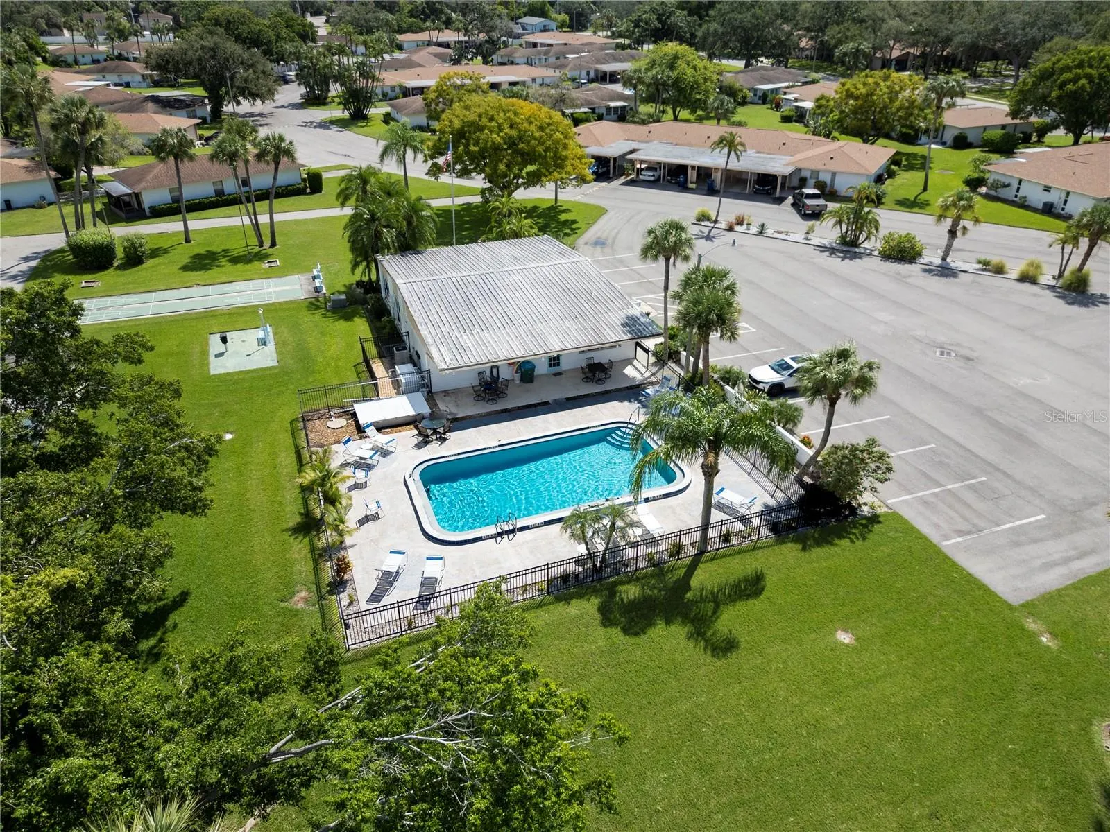 5055 LIVE OAK CIR