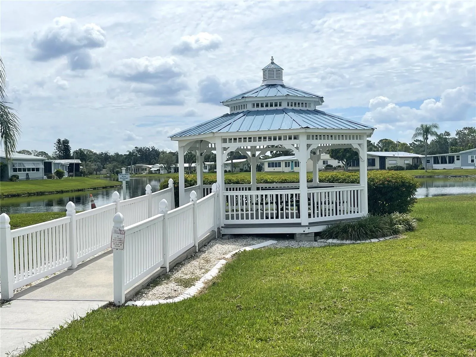 269 CAMELOT DR