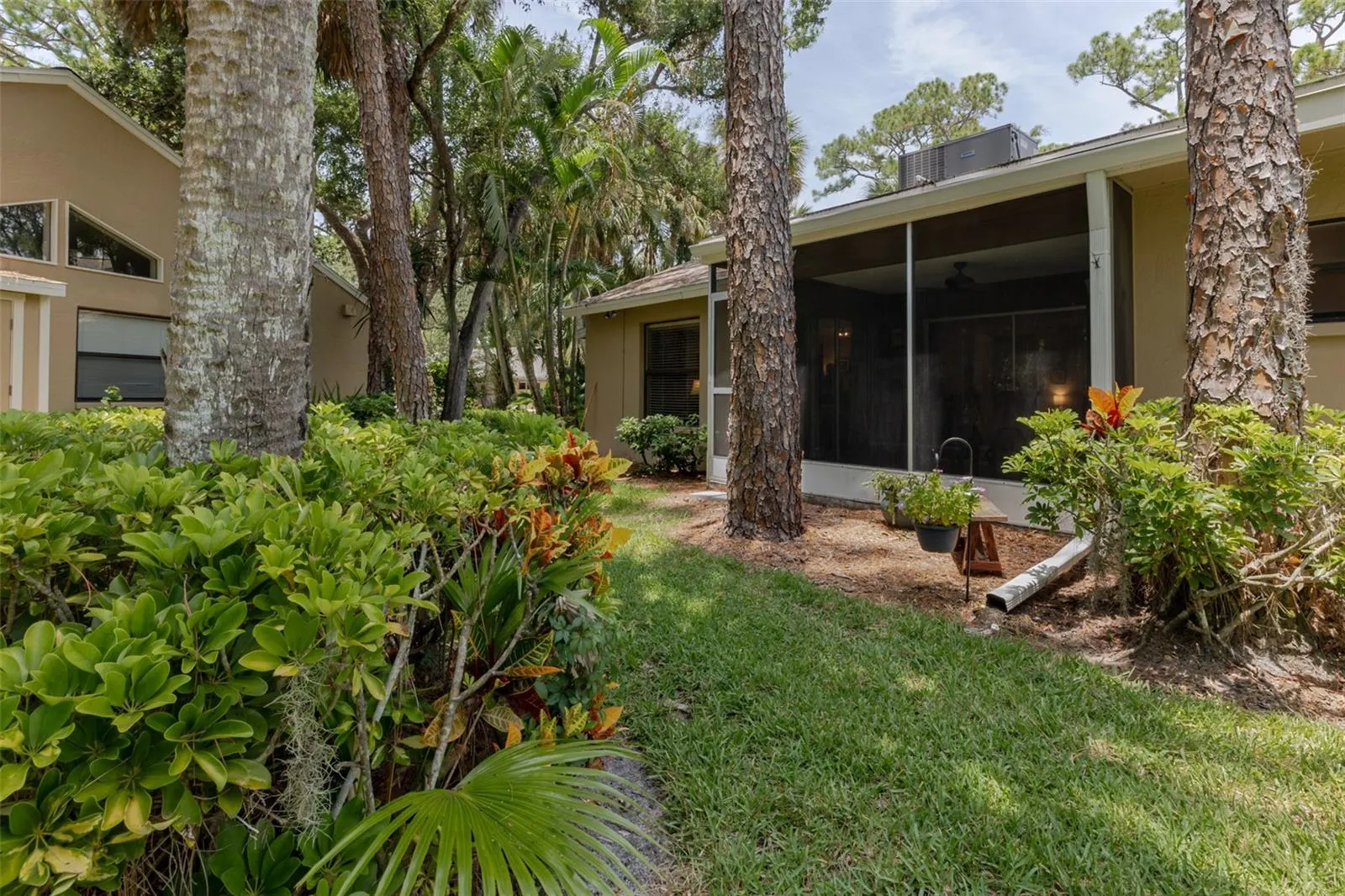 4846 VILLAGE GARDENS DR