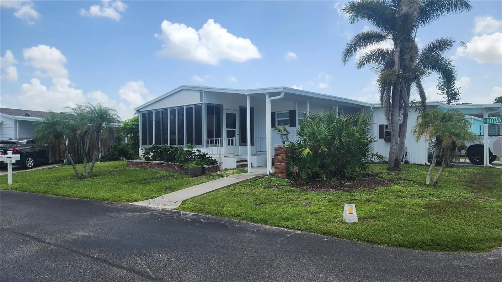 10 S BOTANY BAY CIR