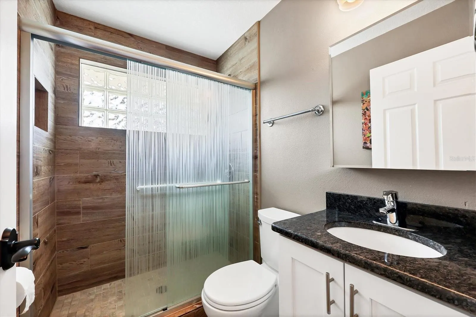 559 BOB HOPE DR