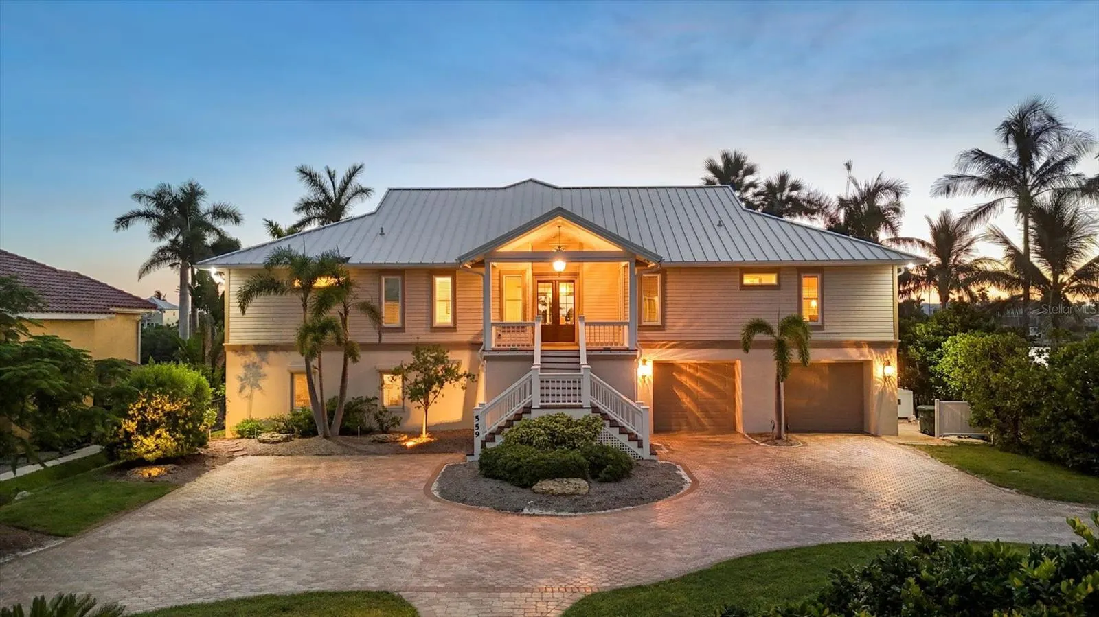559 BOB HOPE DR