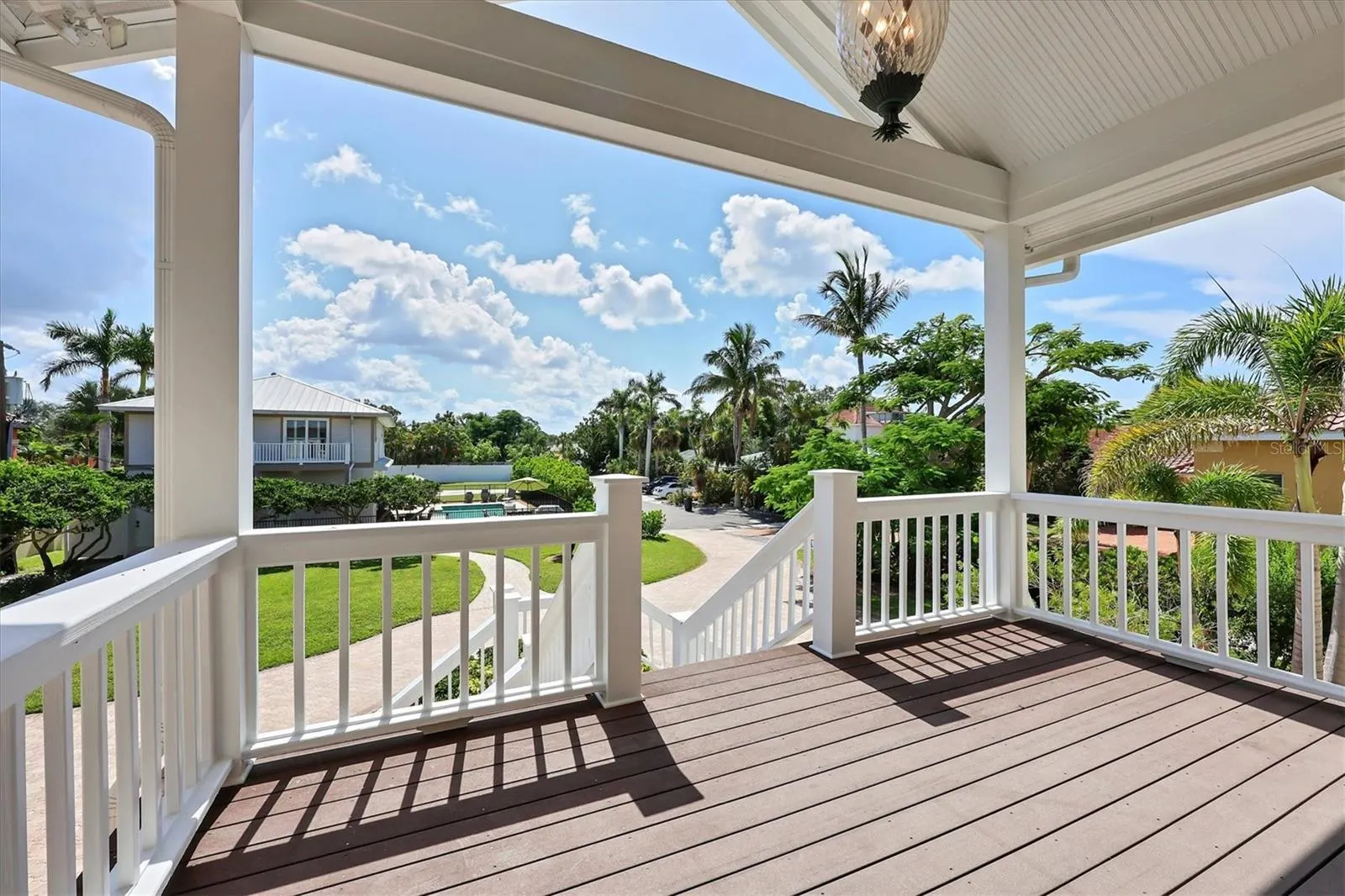 559 BOB HOPE DR