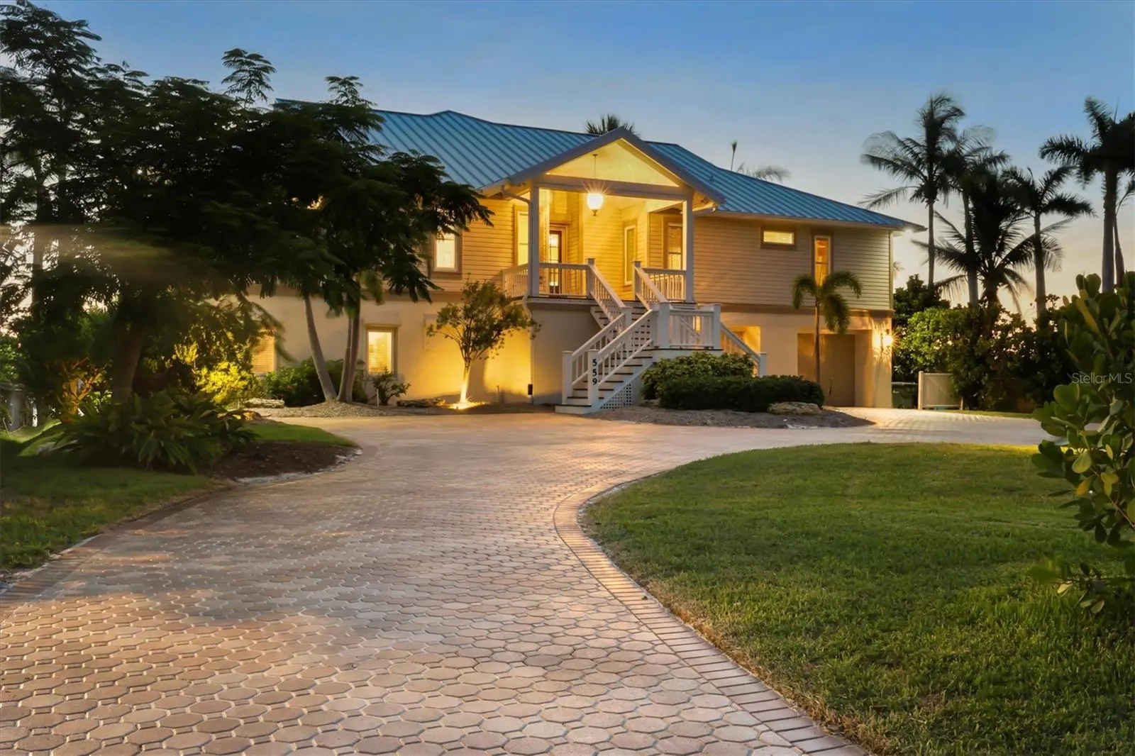 559 BOB HOPE DR
