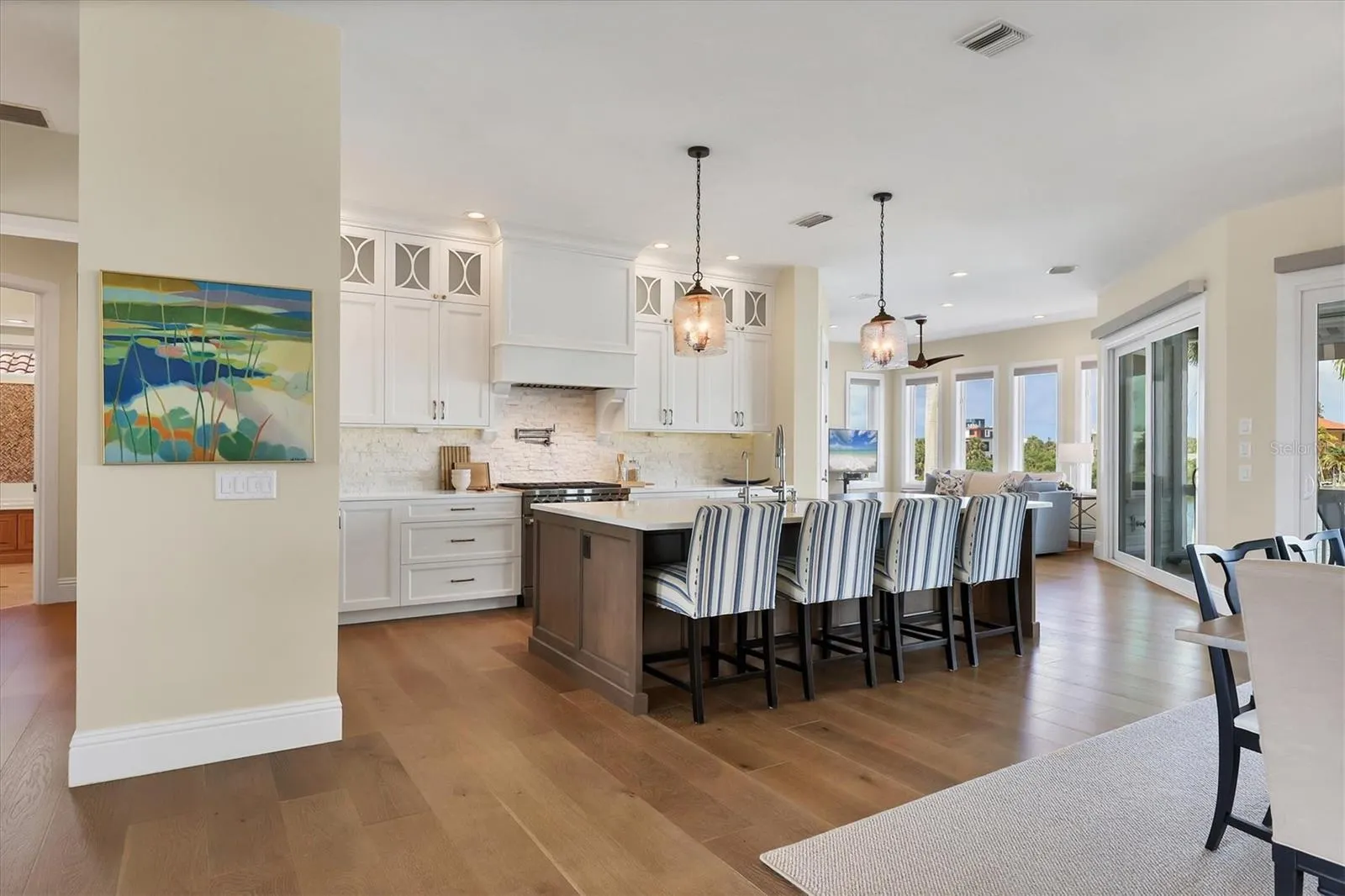 559 BOB HOPE DR