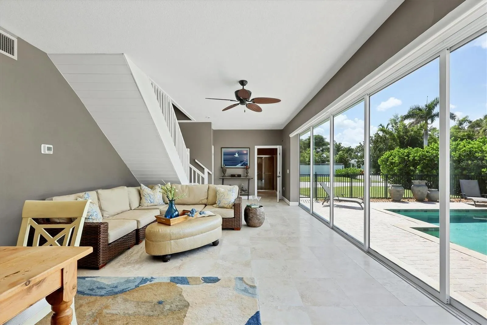 559 BOB HOPE DR