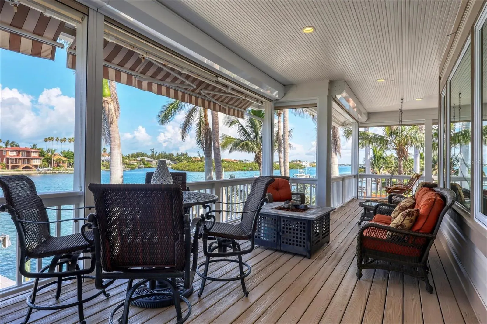 559 BOB HOPE DR