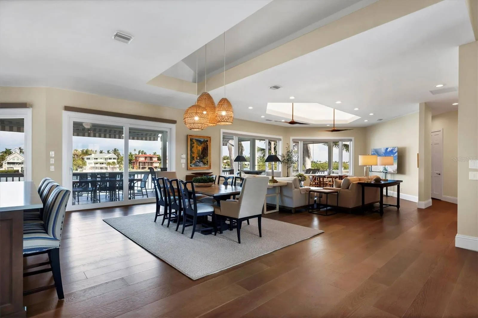 559 BOB HOPE DR