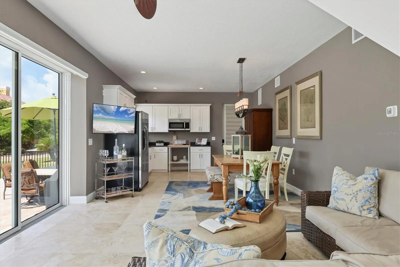 559 BOB HOPE DR