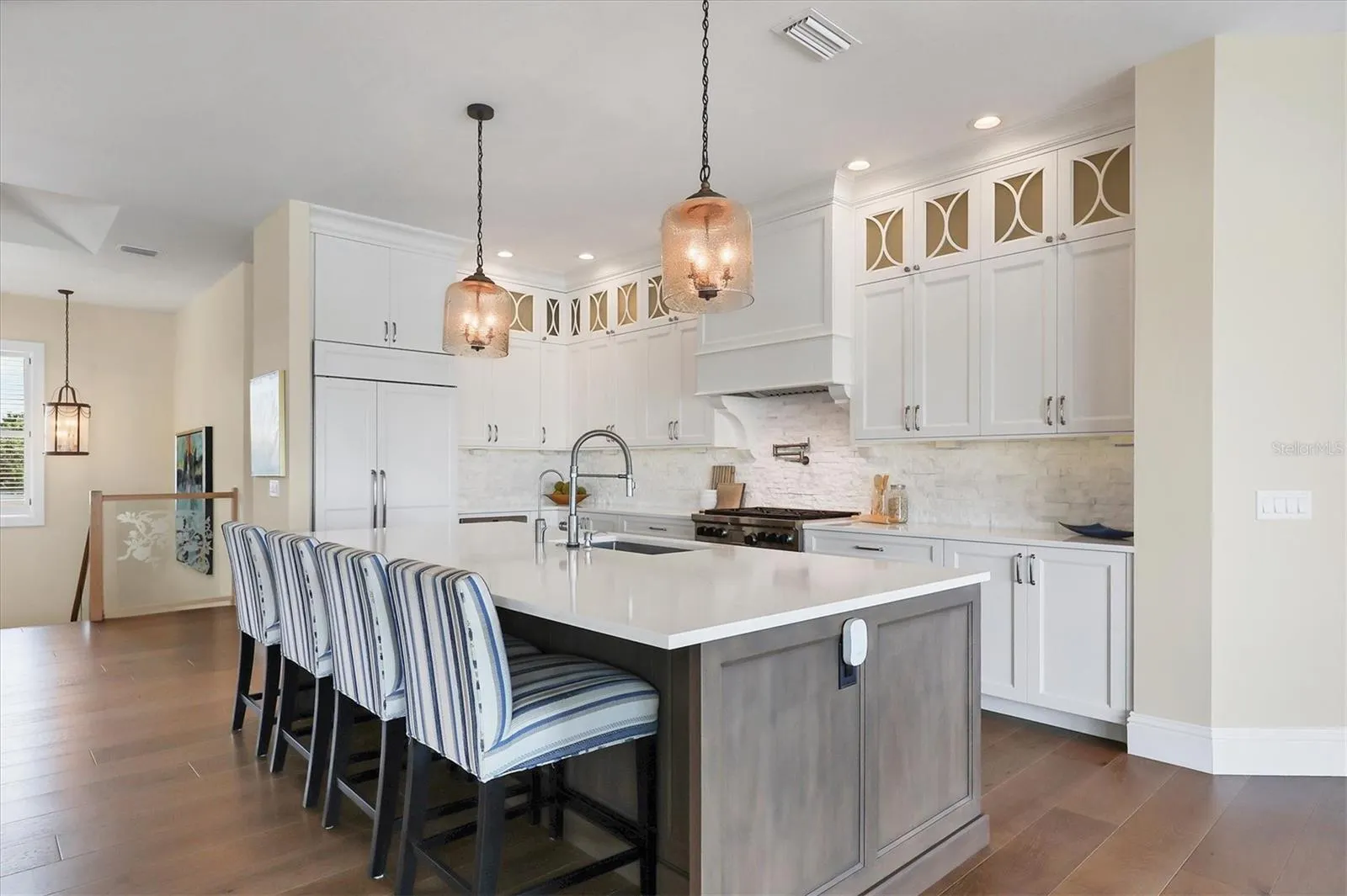 559 BOB HOPE DR