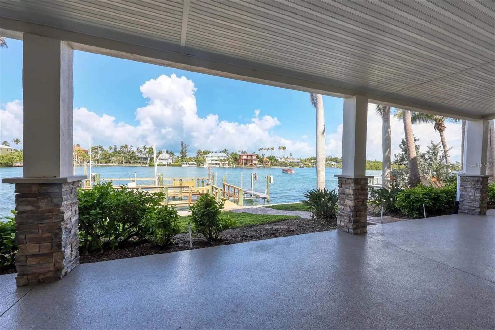 559 BOB HOPE DR
