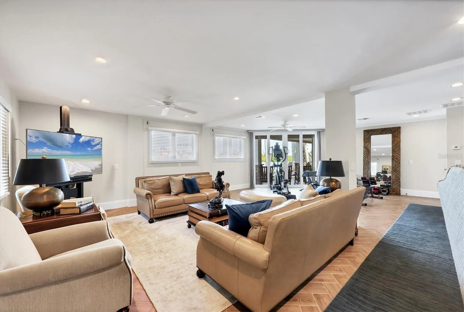 559 BOB HOPE DR