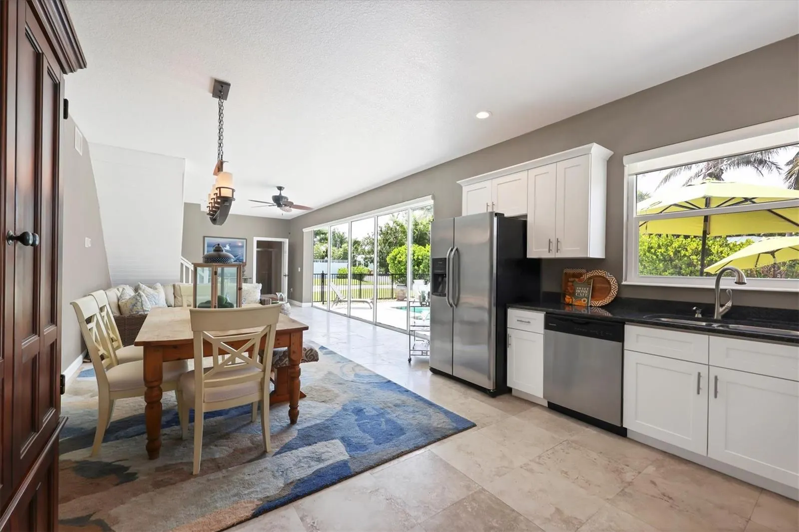 559 BOB HOPE DR