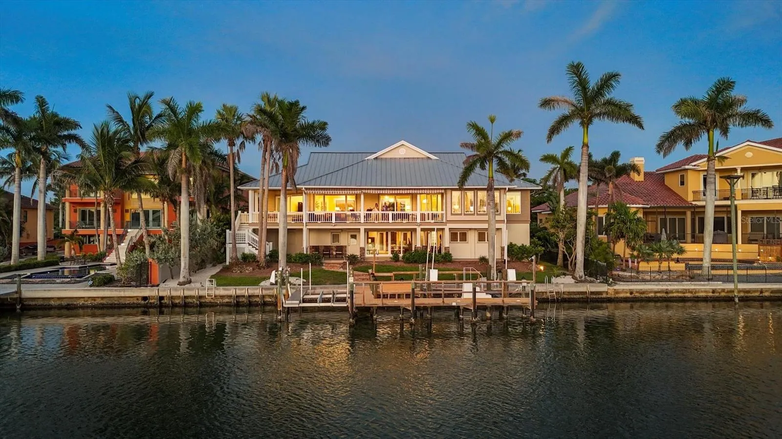 559 BOB HOPE DR
