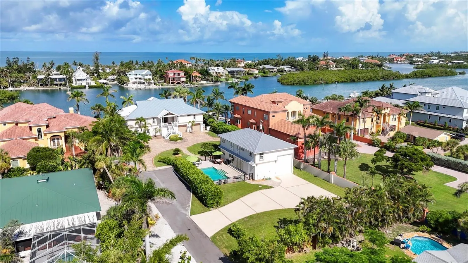 559 BOB HOPE DR