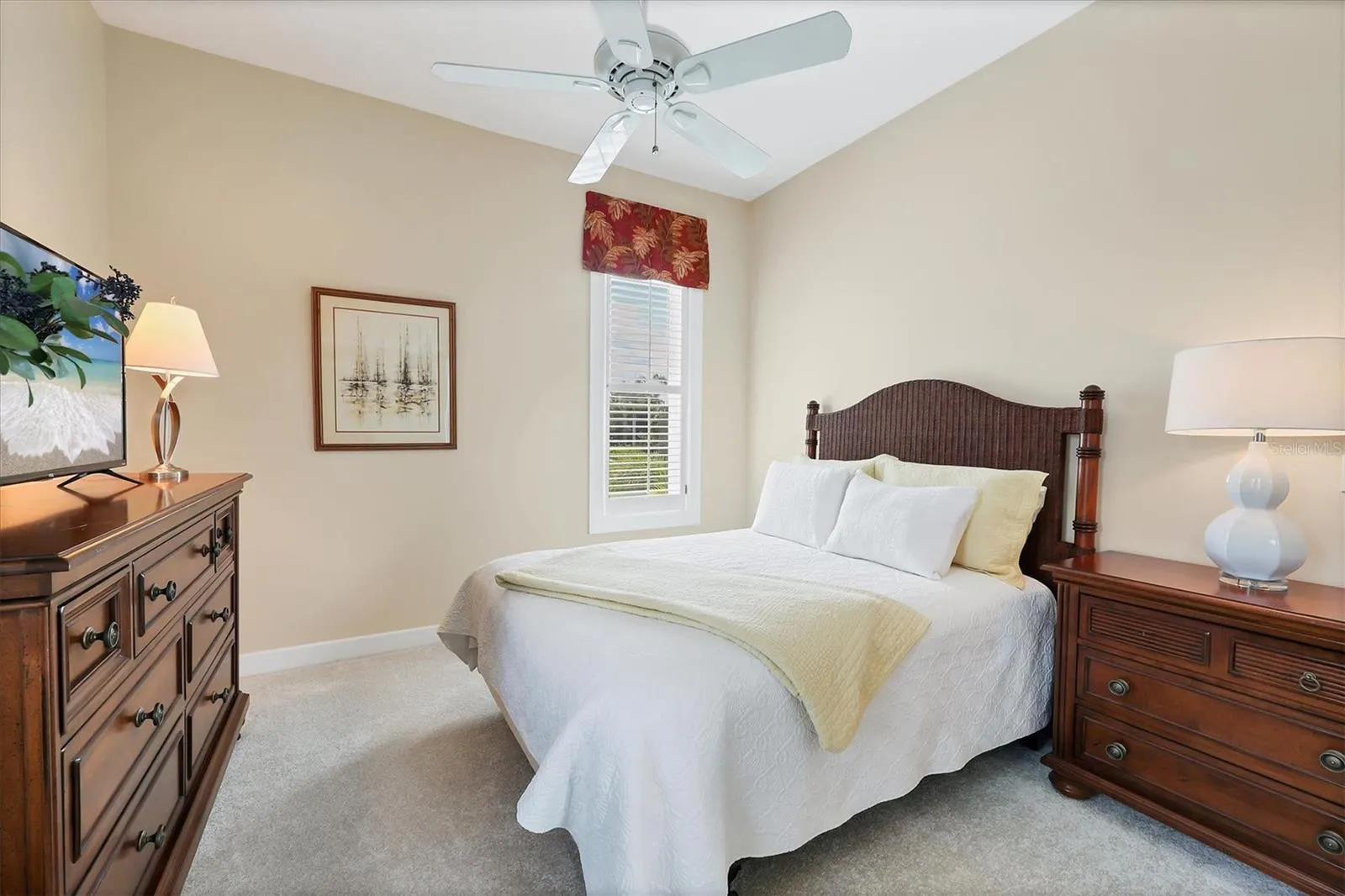 559 BOB HOPE DR