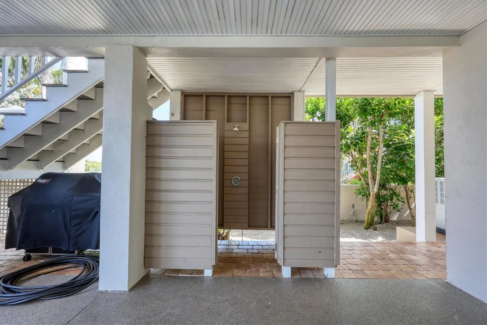 559 BOB HOPE DR