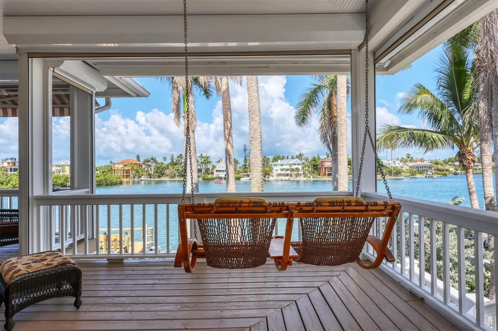 559 BOB HOPE DR