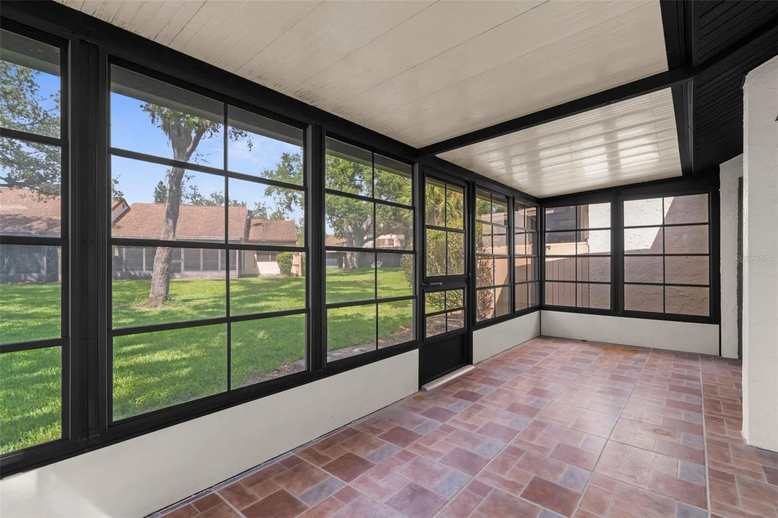 5948 MASHIE CIR