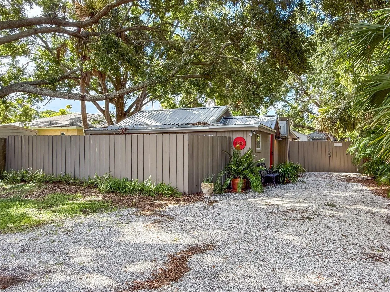 1108 COLLETON DR
