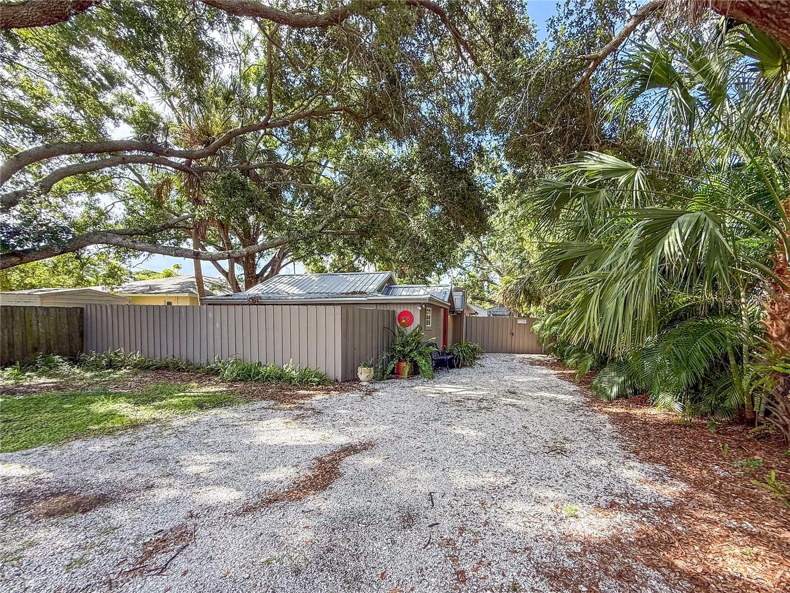 1108 COLLETON DR
