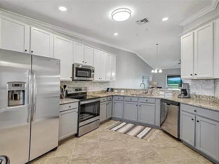 5577 PALMER CIR #206, #206