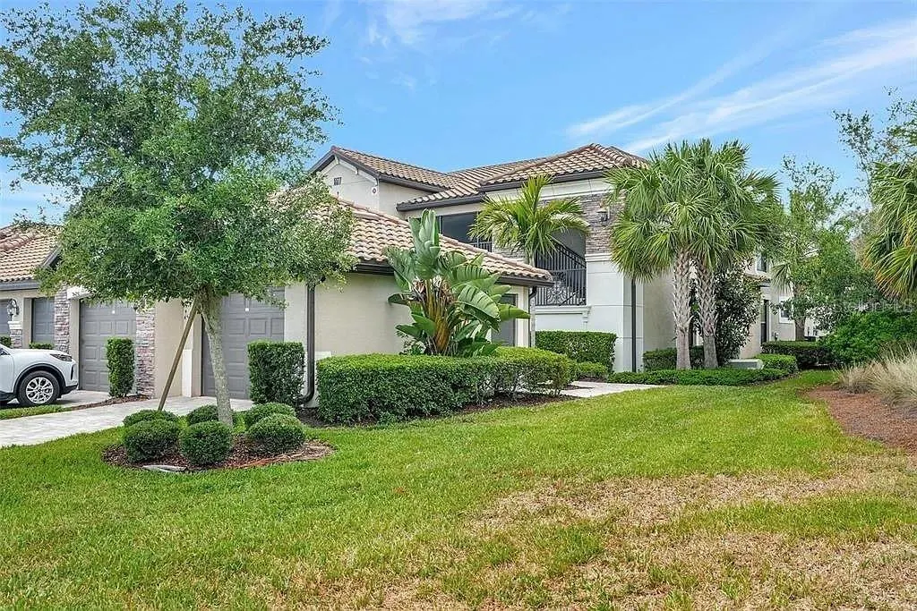 5577 PALMER CIR #206, #206