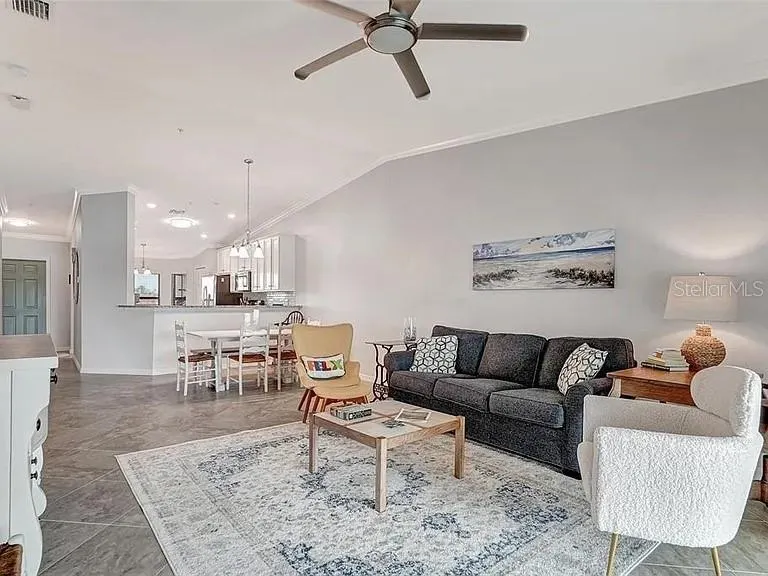 5577 PALMER CIR #206, #206