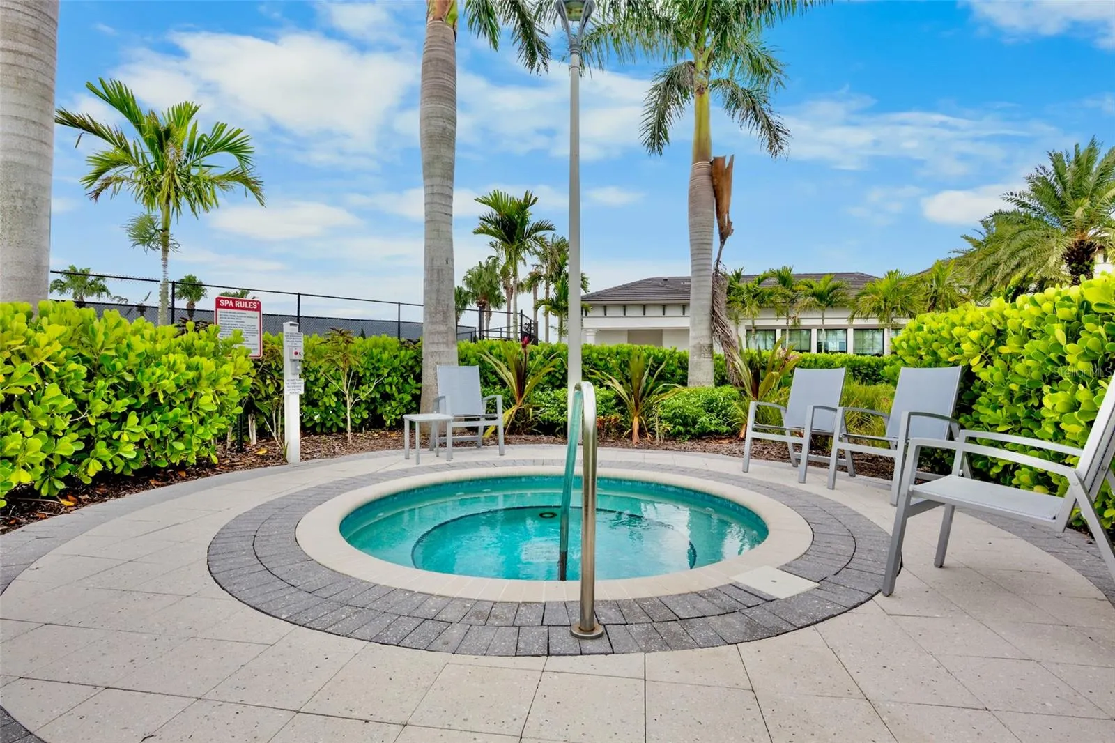 5754 LONG SHORE LOOP