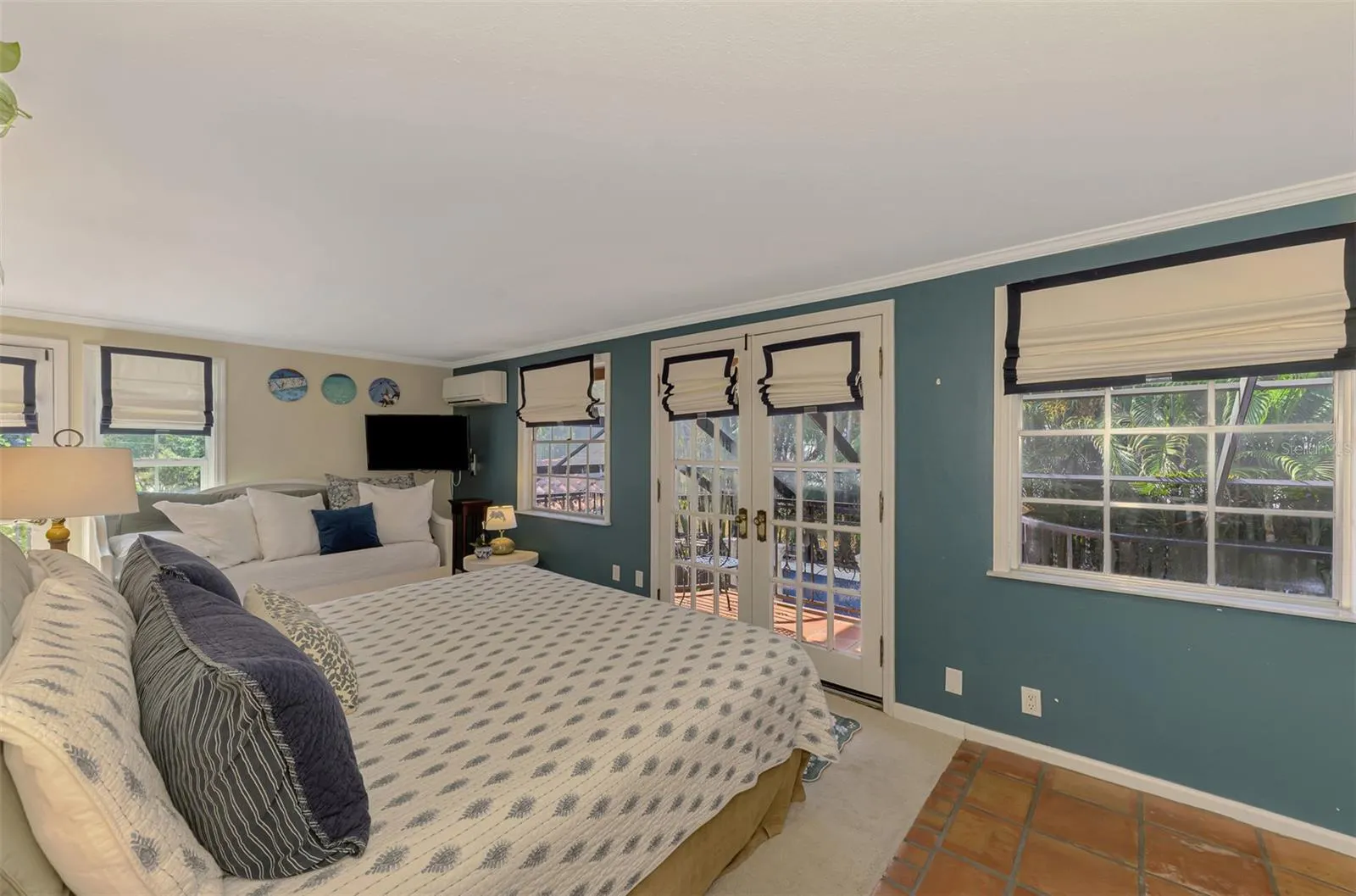 3838 FLORES AVE
