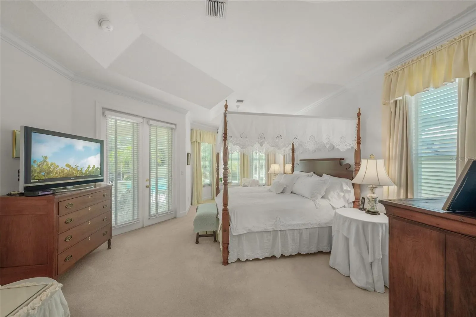 423 SPADARO DR